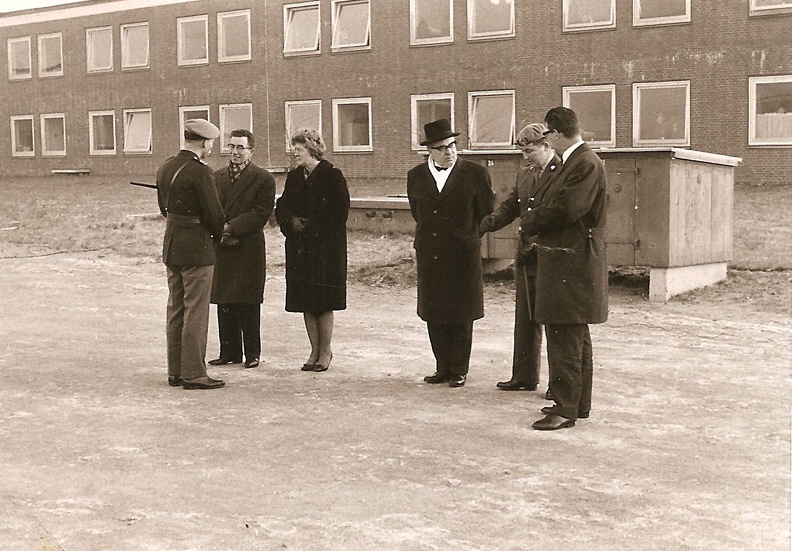 Burgm Kerkrade op bezoek in Seedorf voor uitroepen Patenschaft van Kerkrade e 42 BLJ Januari 1964.jpg