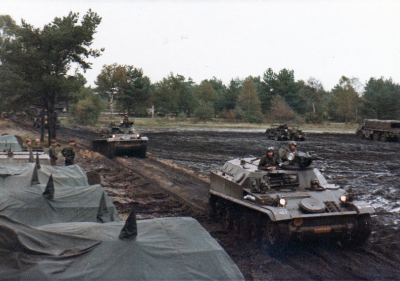terugkomst AMXen van oefening in het opgeslagen kamp Lunenburgerheide.jpg