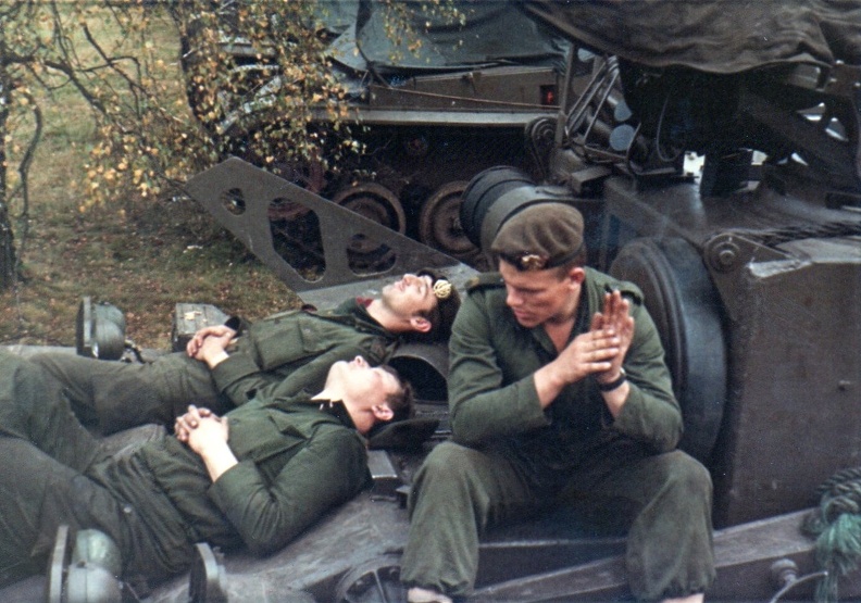 Even rust tijdens oefening op de AMX-Bergingstank.jpg