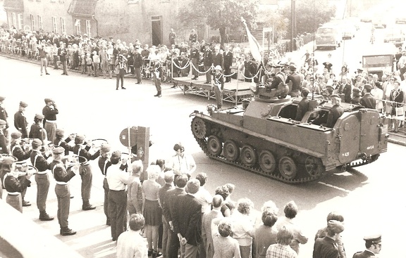 parade Koniginnedag   met Bgen Lith 1974