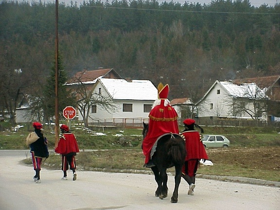 Sinterklaas op de weg in Novi