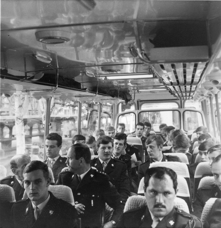 16BLJ-176 In de bus op weg naar de Shilthorn 1969