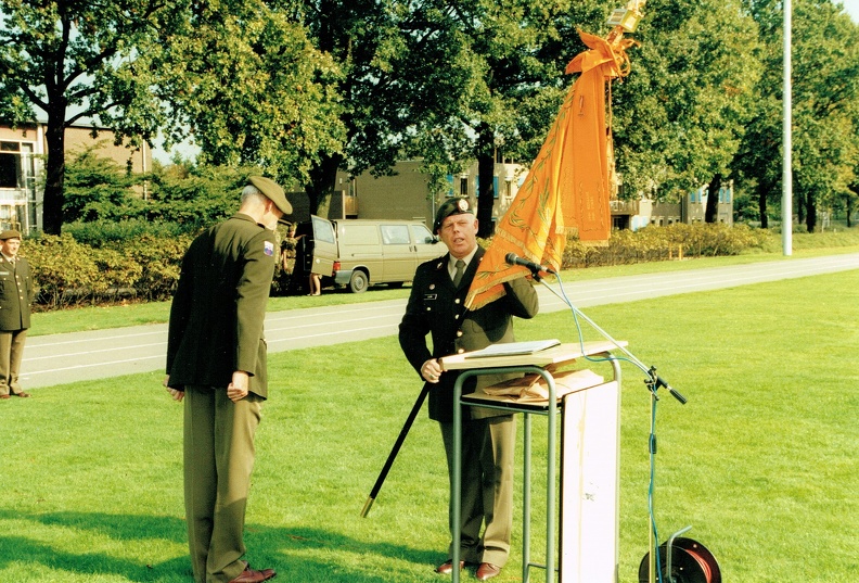 Ceremonieel-93 LKol van Lieshout en LKol Cloin commando overdracht 2000