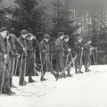 42BLJBcie-178 69-4 . Dit zijn de groepscommandanten, ski les in het Harz.