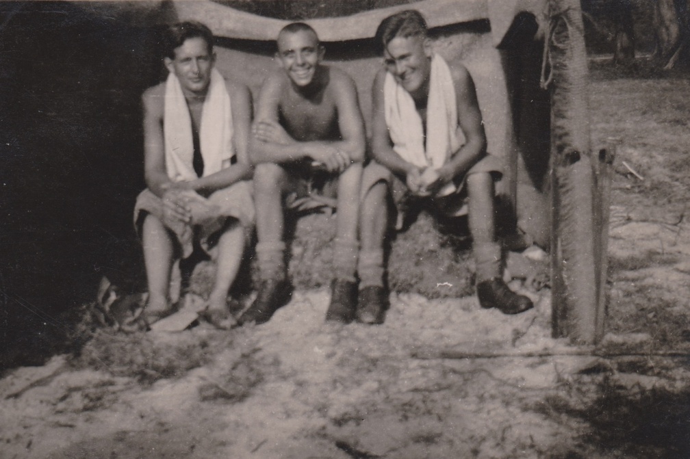 Sepatoe-Roesak de kapotte schoen 2-6 RI-15 Morib beach Malakka februari 1946 Conny v d Wiel