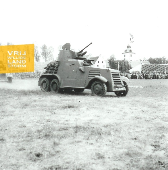 Demonstratie van de pantserwagens uit den BoschVrijwillige landstorm-07