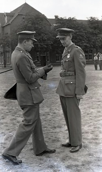 Viering van het 35-Jarig dienstjubileum van adj Steegemans Fredrik Hendrikkazerne 9-1950-4