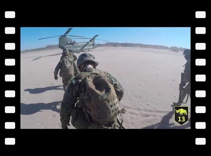 42 Pantserinfanteriebataljon Limburgse Jagers  trainen met chinook