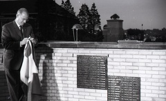 FredrikHendrik-16 onthulling plaquette op nieuwe monument in Venlo 1964