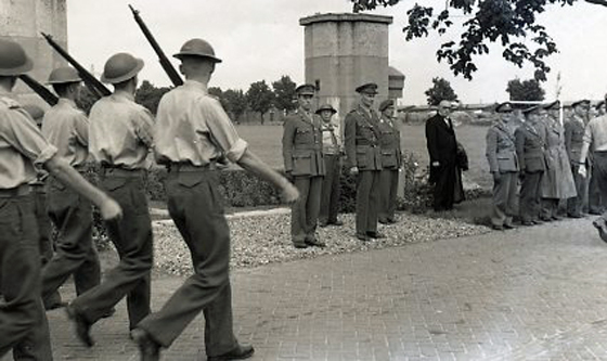 Viering van het 35-Jarig dienstjubileum van adj Steegemans Fredrik Hendrikkazerne 9-1950-1