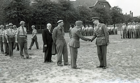 Viering van het 35-Jarig dienstjubileum van adj Steegemans Fredrik Hendrikkazerne 9-1950-2